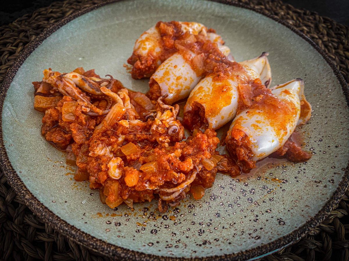 Our favorite Spanish recipes featuring Mallorcan Sobrasada - a traditional cured sausage from Mallorca. Loved across Spain for its smoky, rich flavor in classic Mediterranean dishes. #Spanishfood #FoodLovers Read: vivaspanishkitchen.com/spanish-recipe…