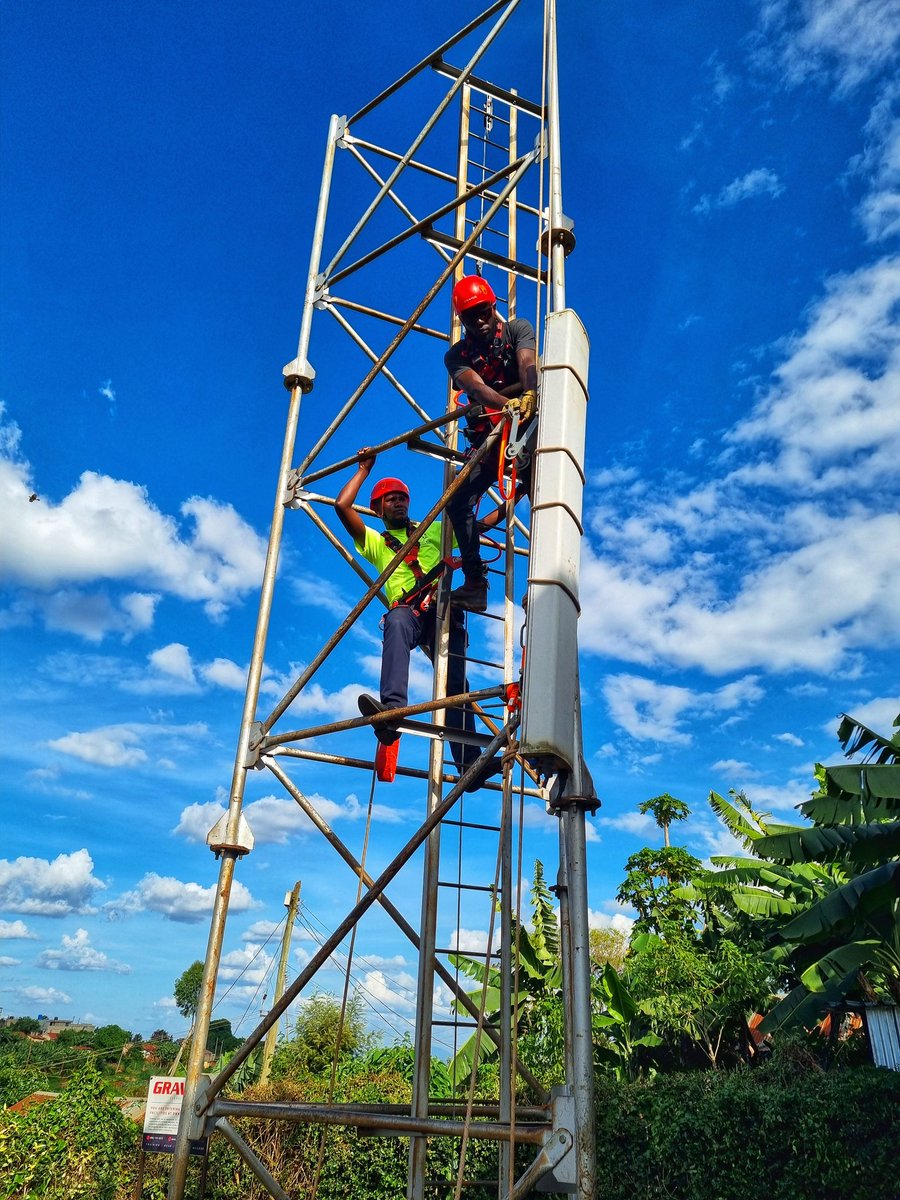 SirKenneth_'s tweet image. Blue skies, green vegetation,  fresh air, great team, rejuvenated energy... what a beautiful day to be alive 😎
Rope Rigging Training... Slinging the antenna on the vertical orientation... Rig using 3:1 Pulley System Bottom Control.

#gravity #GravityTraining #workatheight #WAH