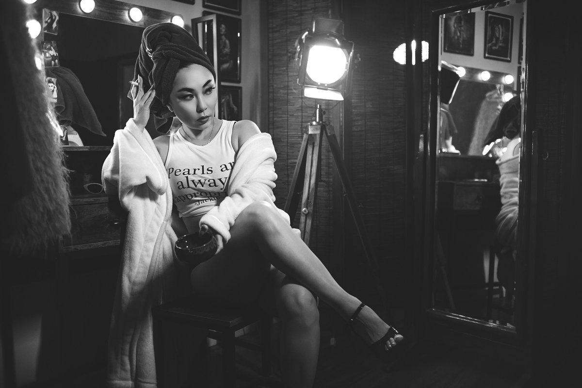 LifestylBoudoir's tweet photo. B&W or Color? Please let me know in the comments.
.
Backstage with @itsgiabang @giannabaebae -practical lights are on in the set, plus one @godoxlighting light stick as main light.
.
.
#lasvegasboudoirstudio #doitforyourself #vegasboudoir #backstagephoto https://t.co/zgLkLbAXRY