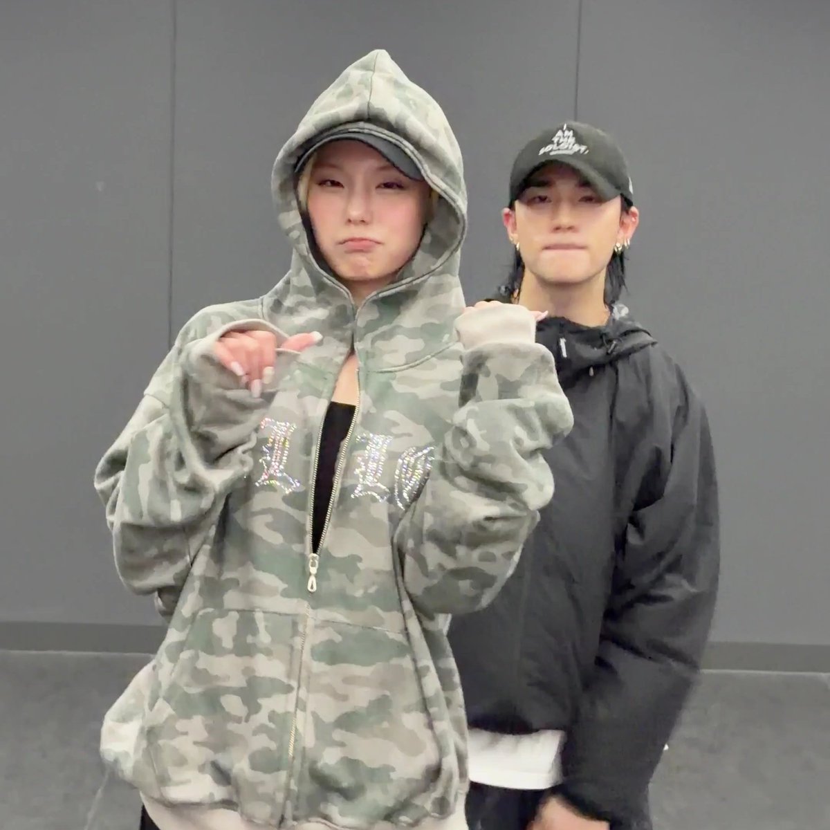 daily2hwangs's tweet photo. when you and your bestie are both pretty and the best dancers of this generation https://t.co/WTLQNHauNo