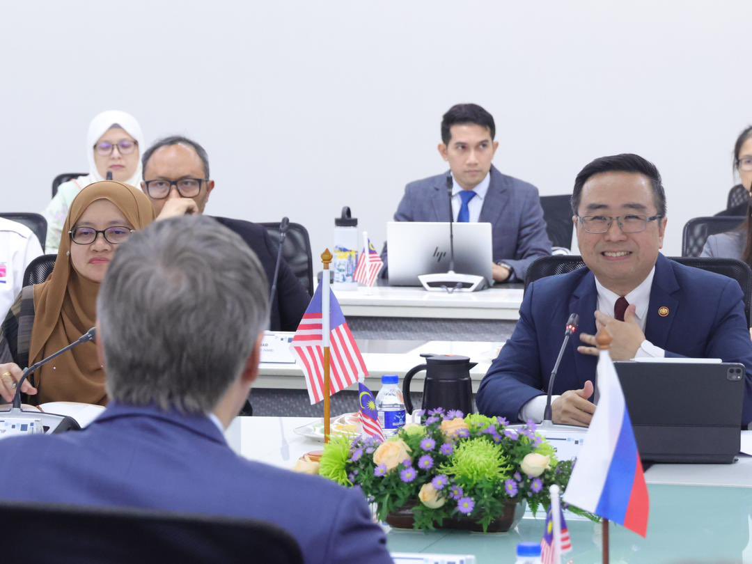 YB Tuan Chang Lih Kang, Menteri Sains, Teknologi &amp; Inovasi menerima kunjungan hormat oleh TYT Valery Falkov, Menteri Sains dan Pengajian Tinggi Persekutuan Rusia di Putrajaya hari ini.

🔗 facebook.com/share/p/16Jbx5…