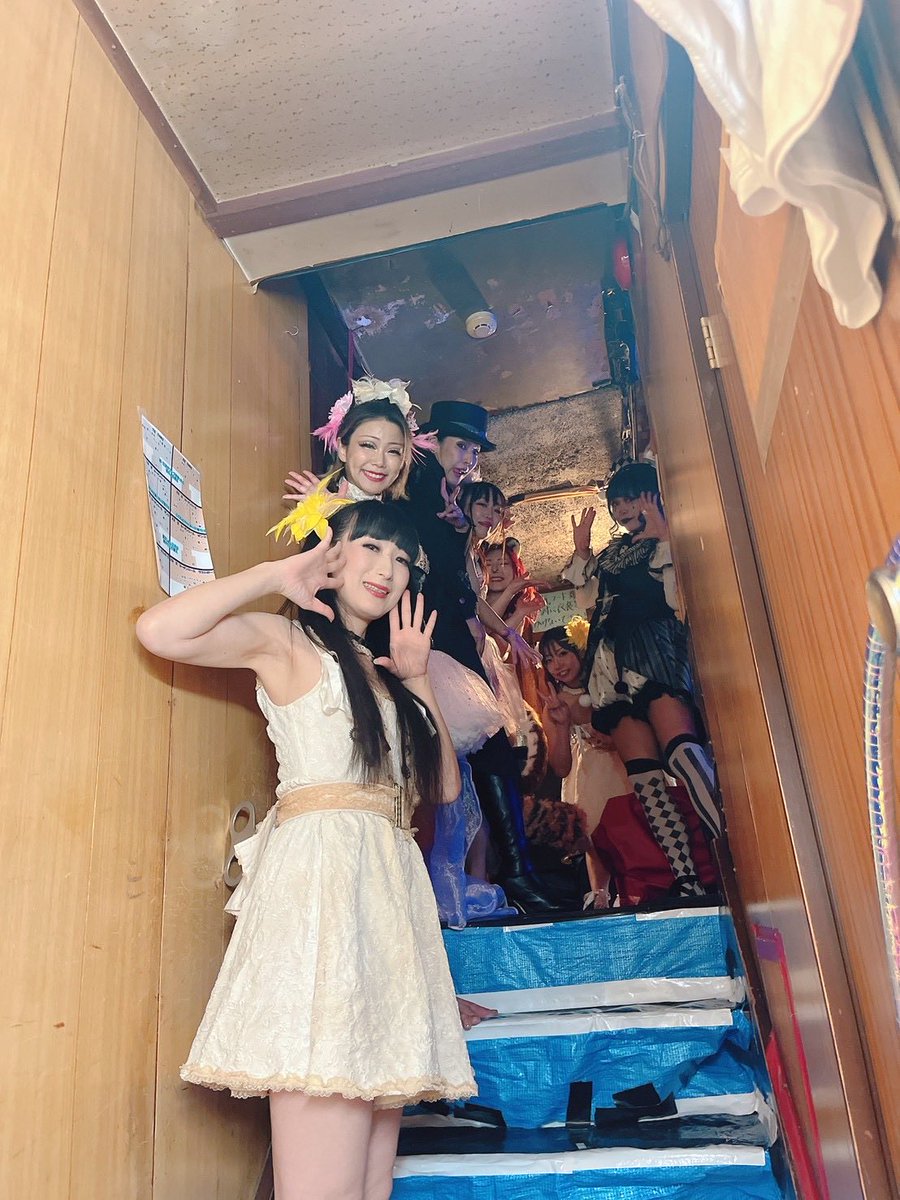 佐藤リナ様との写真がない！
という事でスクショから！#奇綺SM

リナ様は団長役で仕事も多く大変だったけど、衣装も自分でキラキラにしたし曲に合わせた動きも覚えてくれたし、凄く真剣に向き合ってくれました。

あいちゃんのオペラの中、リナ様の責めを受けていた時間はこの上もなく幸せでした。既に