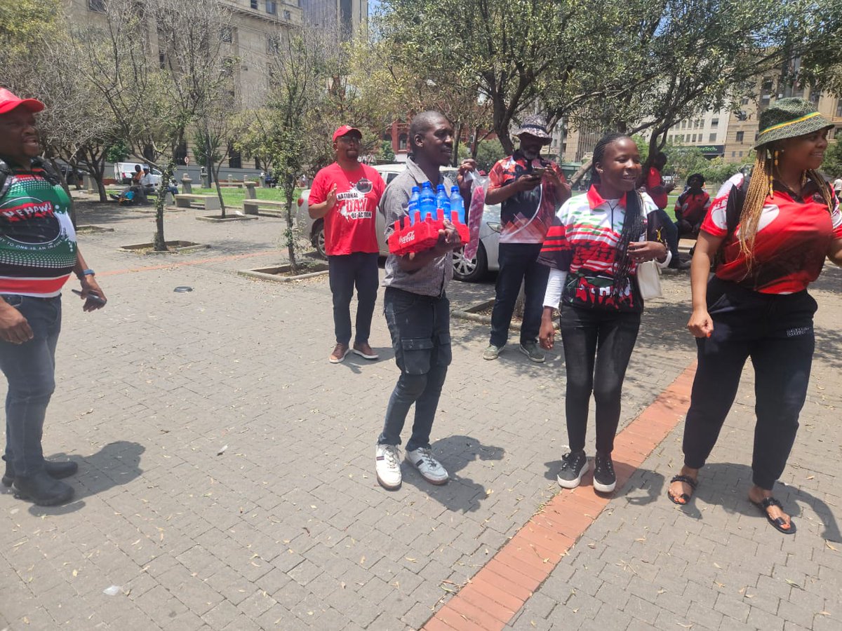 _cosatu's tweet photo. Workers are picketing at the Department of Treasury demanding an end to austerity measures, budget cuts and poverty.
#NoToPoverty #NoToAusterityMeasures
@SAfmRadio @SakinaKamwendo @Treasury_RSA @ParliamentofRSA @GovernmentZA @thedpsa @deptoflabour https://t.co/QKvLq61uEg