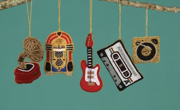 OxfamHexham's tweet image. We love these cute musical themed decorations for your tree  🌲 
Check out our festive  displays at Oxfam  #Oxfam #Hexham #Christmas