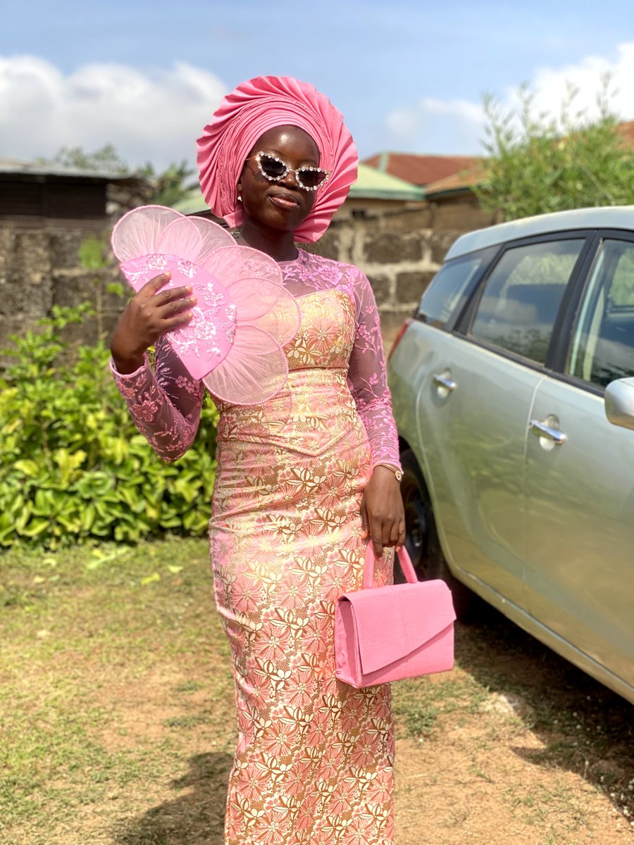 I am a beautiful story.✨
Happy Wednesday. 

Dress, Bag &amp; Handfan - <a href="/OSFcreationz/">Formidable _Feranmi</a>
Auto-gele - Aunty Ope