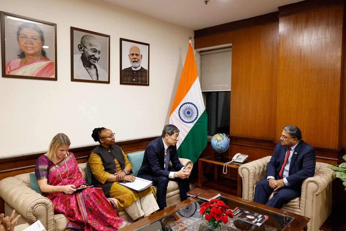 Secretary (West) <a href="/AmbSibiGeorge/">Amb Sibi George, Secretary (West), Bharat- India</a> received UNDP Acting Administrator <a href="/HaoliangXu/">Haoliang Xu</a> and discussed India-UNDP collaboration to achieve SDG goals, digital transformation besides 🇮🇳's project assistance to foster South-South cooperation to achieve SDGs and address climate action in