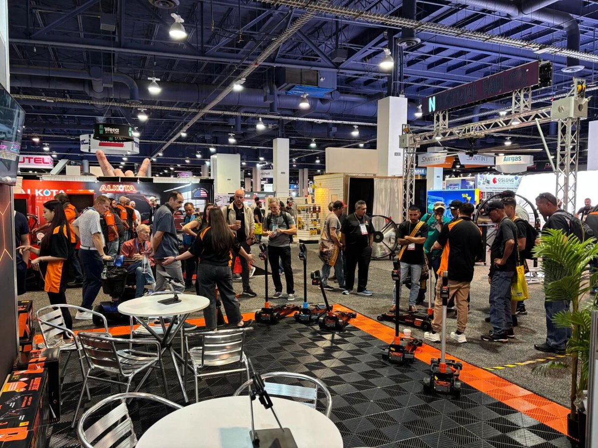 hangzhoufeel's tweet image. 🚗Hangzhou Rubicon Power Tech Co., Ltd. from #Fuyang made waves at the #AAPEX Show in #Las Vegas, winning global attention both online and offline with its innovative #Roadtek brand.

At the booth, visitors were drawn to its sleek, high-performance, and #eco-friendly auto parts.…