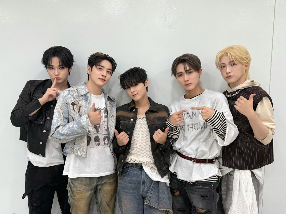 [📸] 251112 쇼챔피언

😉🌟🤍

#DKZ #디케이지
#TASTY #테이스티
#ReplayMyAnthem