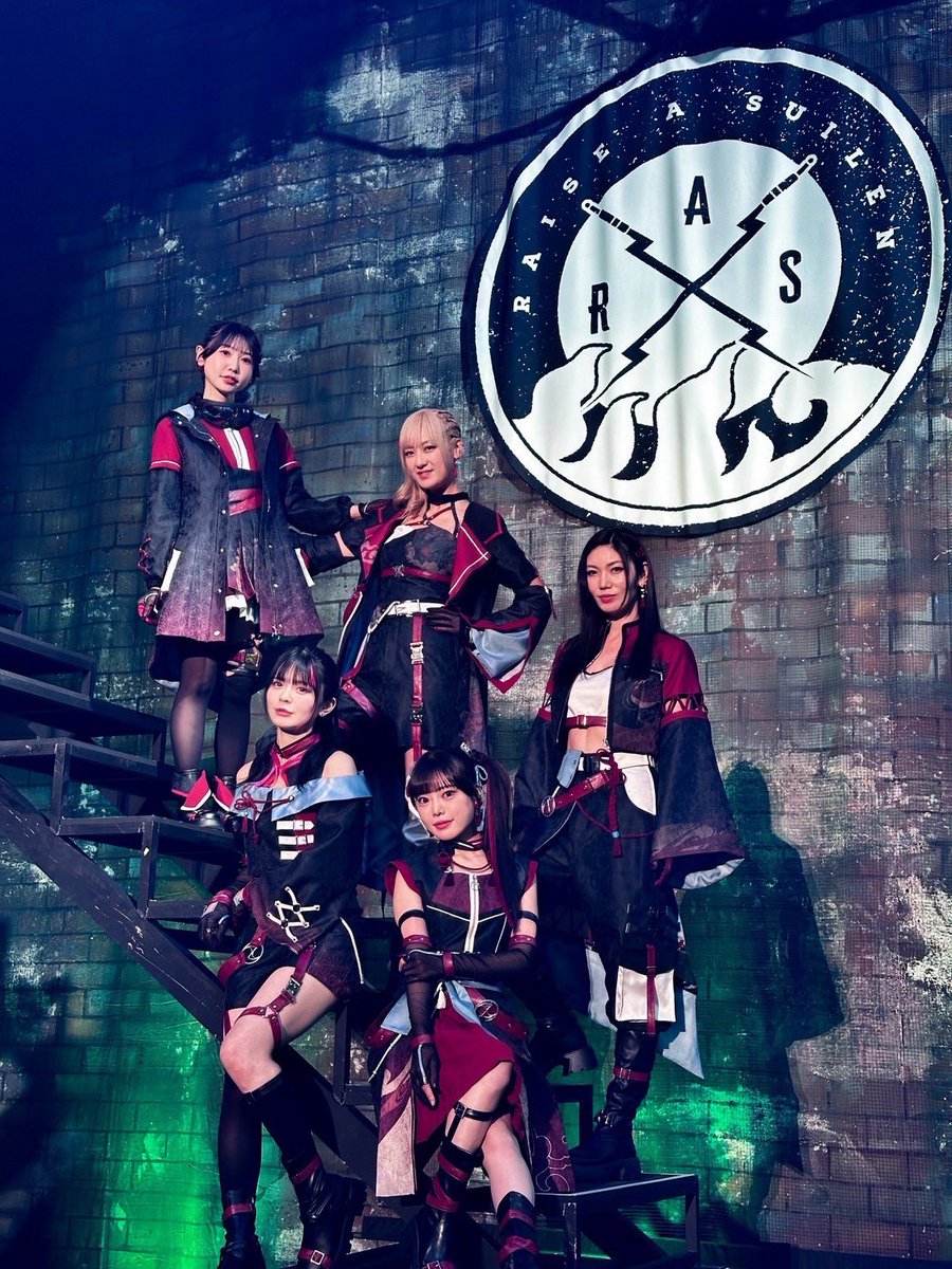 risa_tsumugi's tweet photo. RAISE A SUILEN 14th SG
#FIGHTADDICT 本日ご発売🎉🎉

上松さんサウンド炸裂の'FIGHT' ADDICT
エモ散らかしている FIVE as ONE
ラップが展開に展開のベガスさん提供曲
Drown Out the Noice and Push Through the Trash 濃いぃ…濃すぎるぜぇ…

何卒ちぇけら🤘 #RAS #バンドリ https://t.co/0fRN3Ml0uT