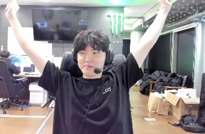 냥비 tweet media