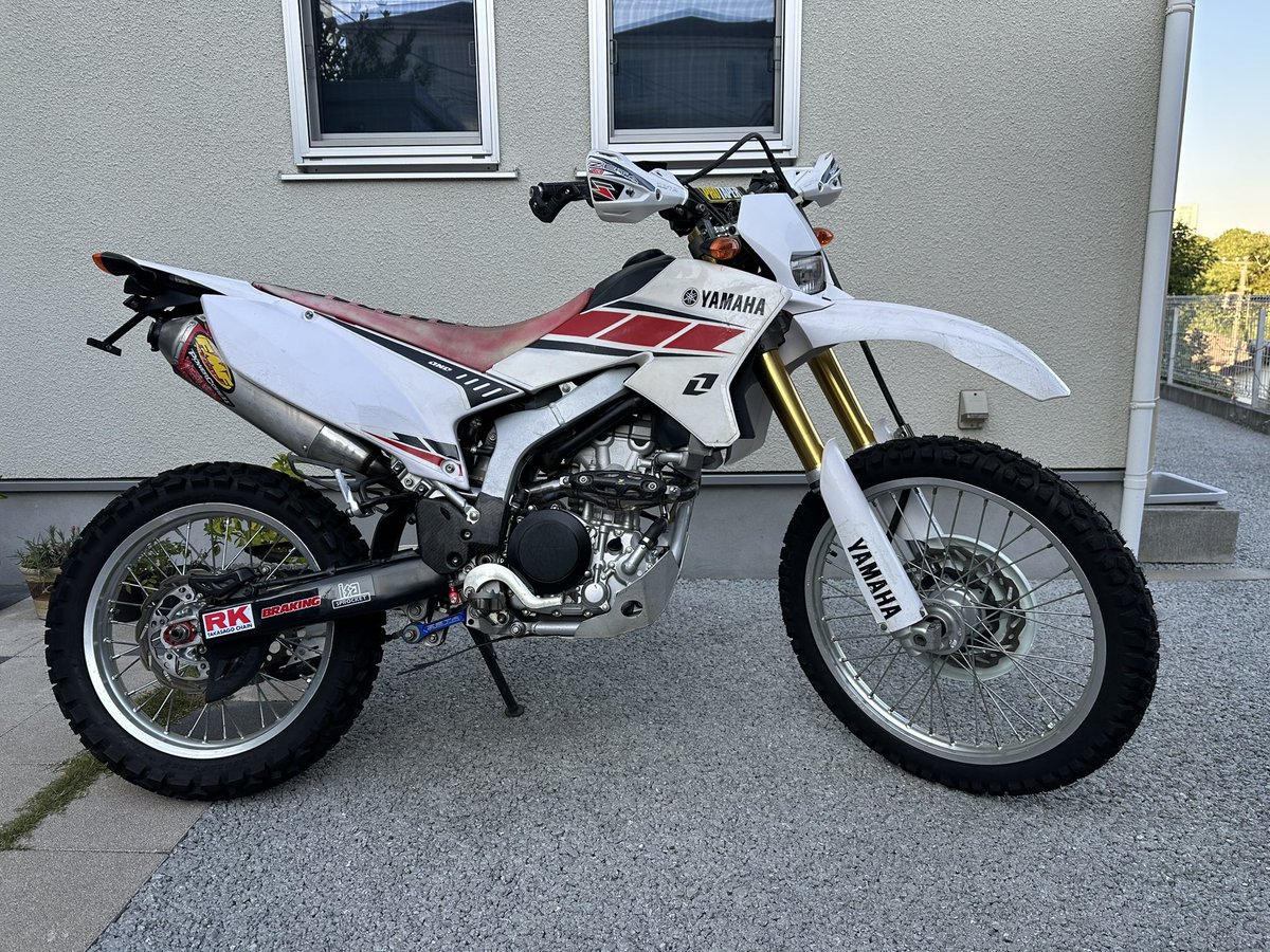 WR250R売ります
走行距離は短いですが、レースに使っていたため傷は多めですが不具合はありません
ノーマルパーツ、スペアホイールあり

95万円で誰か買っていただけないでしょうか

車体&amp;スペアパーツ等配達をさせていただきますがDMでご相談させてください
購入を前提とした下見も可能です

#WR250R