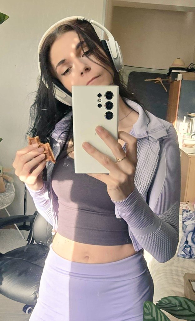 Happy wednesyaaaay!
Twitch.tv/taniauncensored