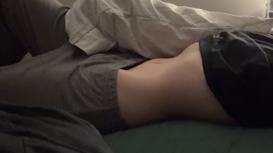 Giant fucking ribcage. I do like the gap where my pants stretch over my hipbones tho <3