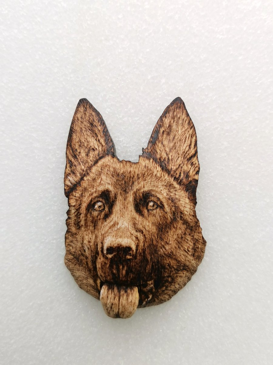Z mé dílny, dřevořezba a pyrografie v jednom. Na přání, podle fotografie. 🔥