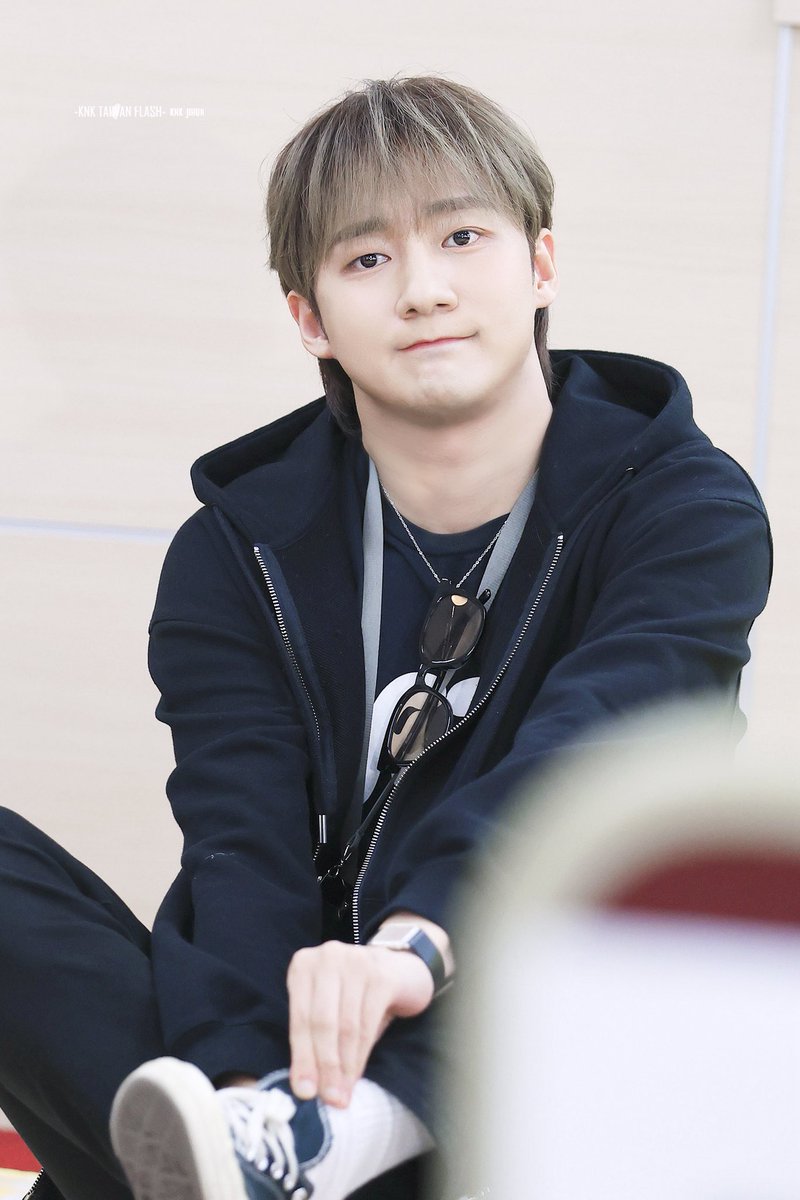 knkflashtw's tweet photo. 251018 KNK BPM

🐈👟

#지훈 #김지훈 #지훈짱짱 #하프
#크나큰 #크나큰짱짱 
#JIHUN #HVLF #KNK
@KNKOfficial220 https://t.co/JlbXwxpYAD