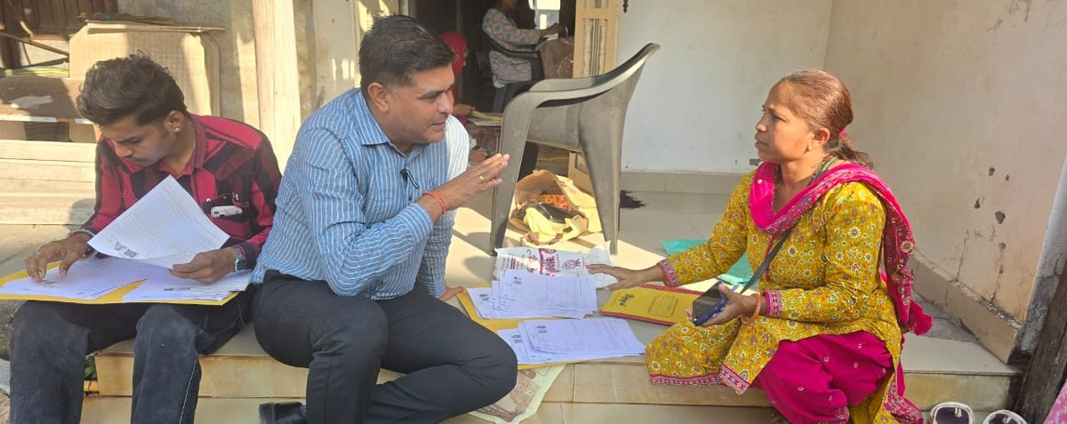 ૧૫૮-કામરેજ વિધાનસભા મતદારવિભાગમા  મતદાર યાદી ખાસ સઘન સુધારણા કાર્યક્રમ (SIR)૨૦૨૬ અંતર્ગત કામરેજ ભાગમા SIR કાર્યક્રમની BLO,તમામ મતદારોના  ફોર્મ સમય મર્યાદામાં વિતરણ થઈ જાય તેમજ ચોકસાઈ પૂર્વક ફોર્મ ભરીને મેળવવા જરૂરી માર્ગદર્શન આપવામાં આવ્યુ.<a href="/CEOGujarat/">Chief Electoral Officer, Gujarat</a> <a href="/surat_deo/">District_Election_Officer and Collector Surat</a> <a href="/collectorsurat/">Collector Surat</a>