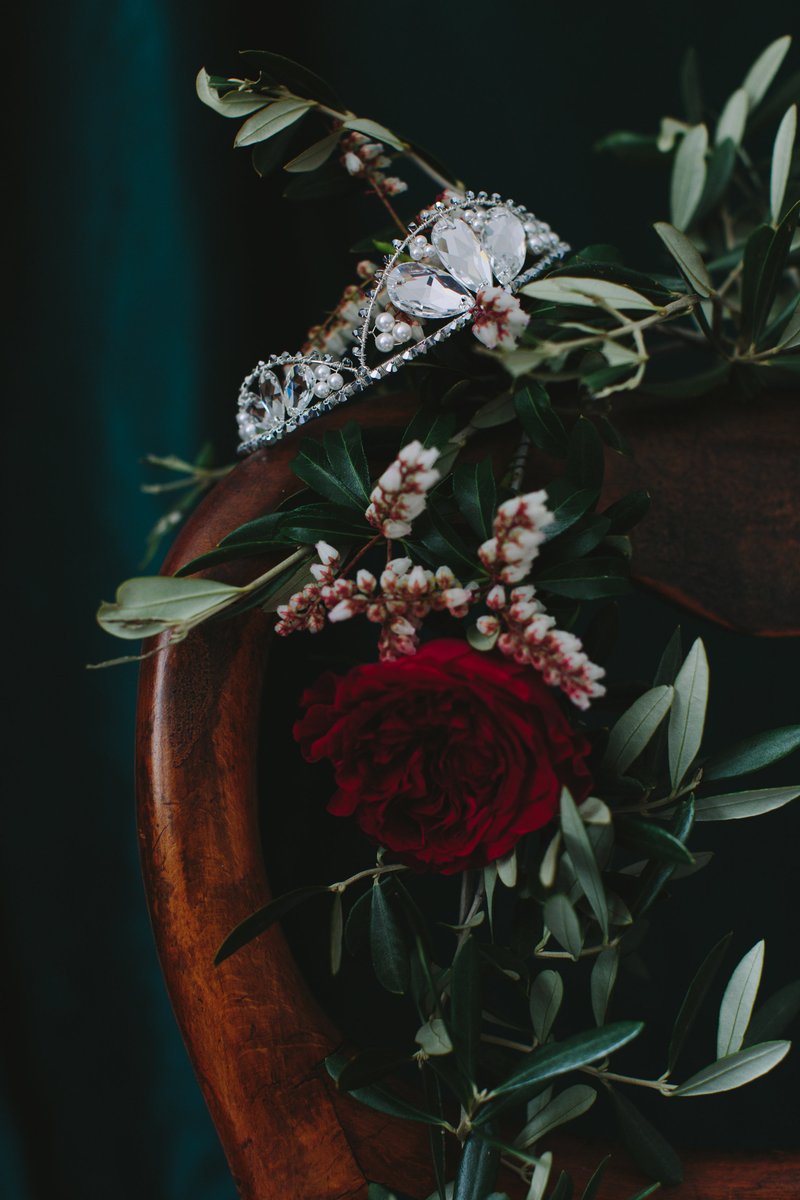 I've listed a lovely headpiece in my online shop:
ko-fi.com/s/bf5d6ee852

It's beautifully sparkly - those crystals in the middle are huge! 

And it's available in silver or gold tone metal; crystal or ab crystal; and a huge number of pearl colours.

Image by Struve Photography.