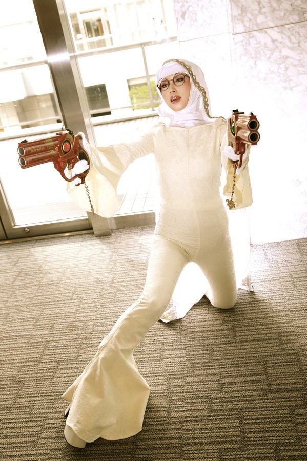 銃器ブッパする修道女ならコスプレしたことある