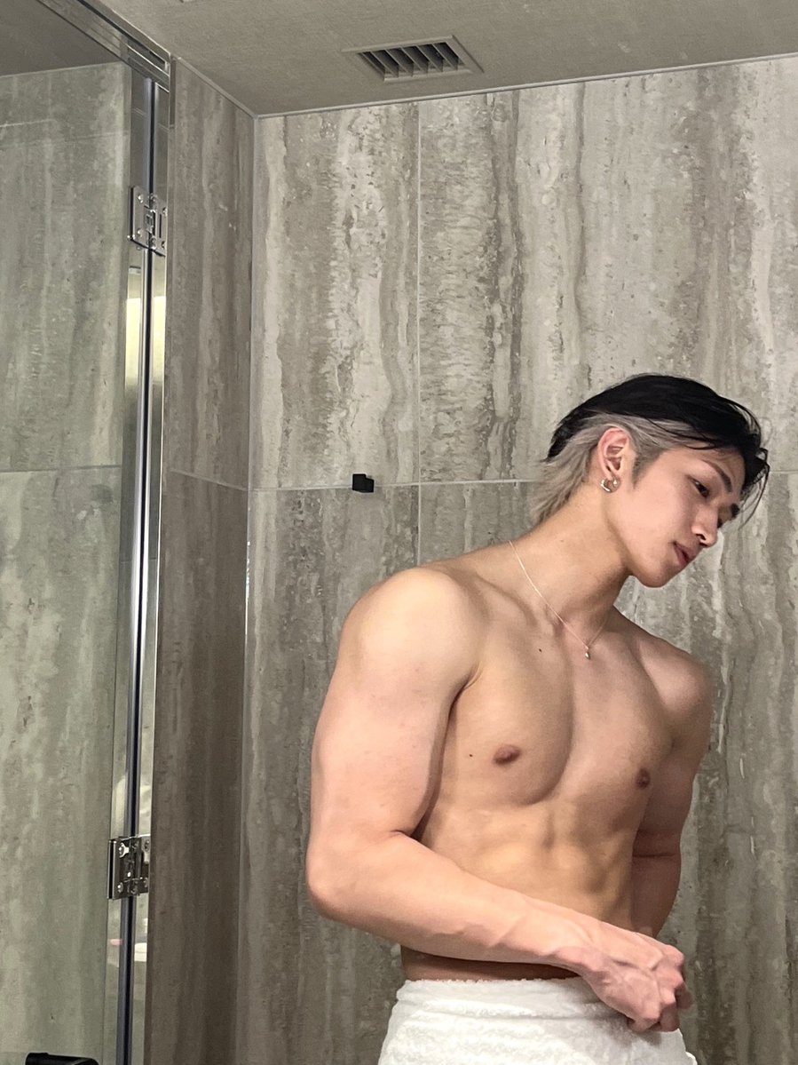 Kaz__vx1's tweet image. 人生を最大化するナイトルーティン

夜を制するものは翌日を制する

①就寝90分前の入浴
②照明を暗くする
③ストレッチ
④明日のタスク整理
⑤学びたいことに時間を使う
⑥就寝

この時間は極力スマホは無しで
自己成長&amp;amp;回復のために使う。

朝を極めるためには夜の生活が大切。