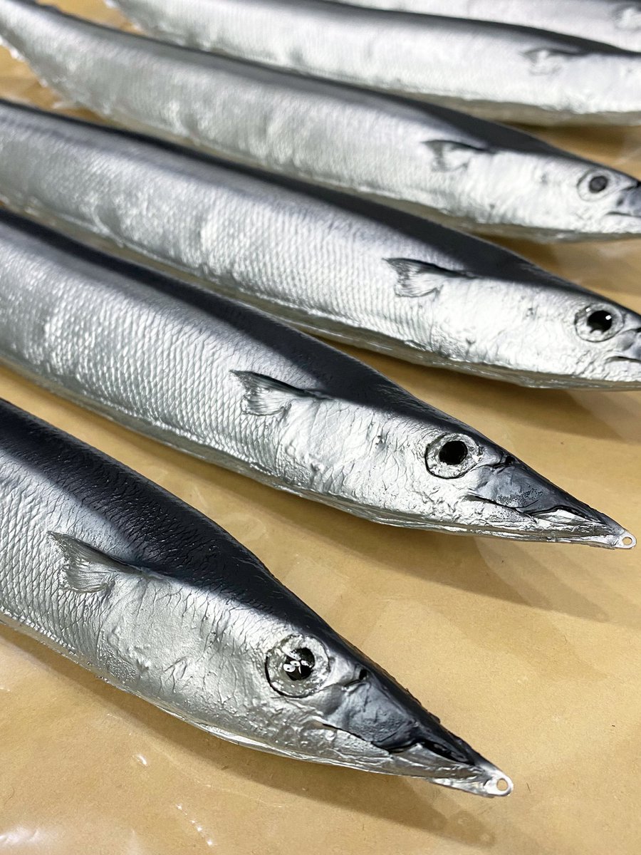 秋刀魚の制作過程はほぼ全てお見せすることができないので出来上がっていくところを見て楽しんでもらえないところがちょっと悩ましいところ🐟