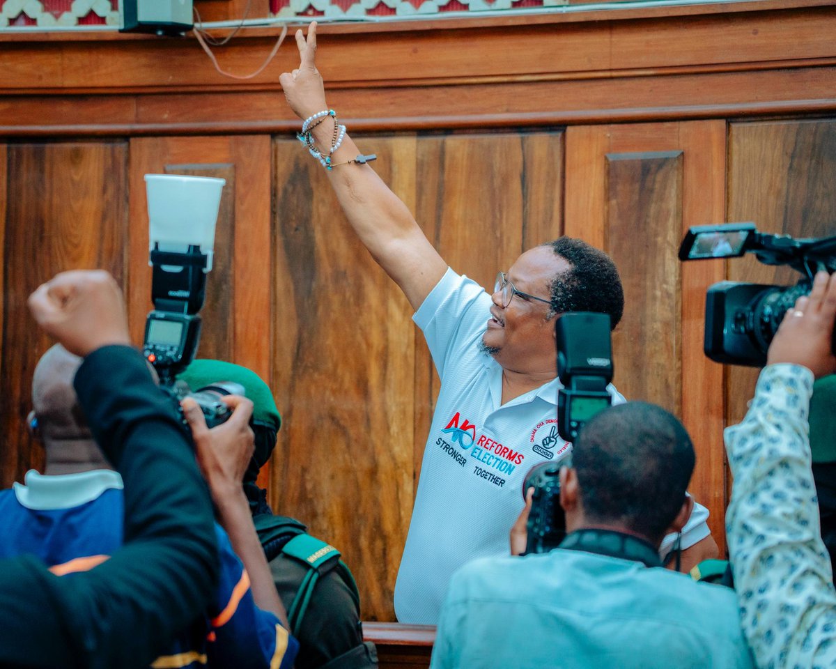 MsigwaMpenda's tweet photo. #MAHAKAMANI LEO 12.10.2025
Viongozi mbali mbali na wanachama wa Chadema wamefika ndani ya ukumbi wa Mahakama Kuu, kuendelea kusikiliza kesi ya uhaini inayomkabili Mwenyekiti wa Chadema Taifa Mh. Tundu Lissu.
#FREETUNDULISUNOW https://t.co/iVy6JihLXG