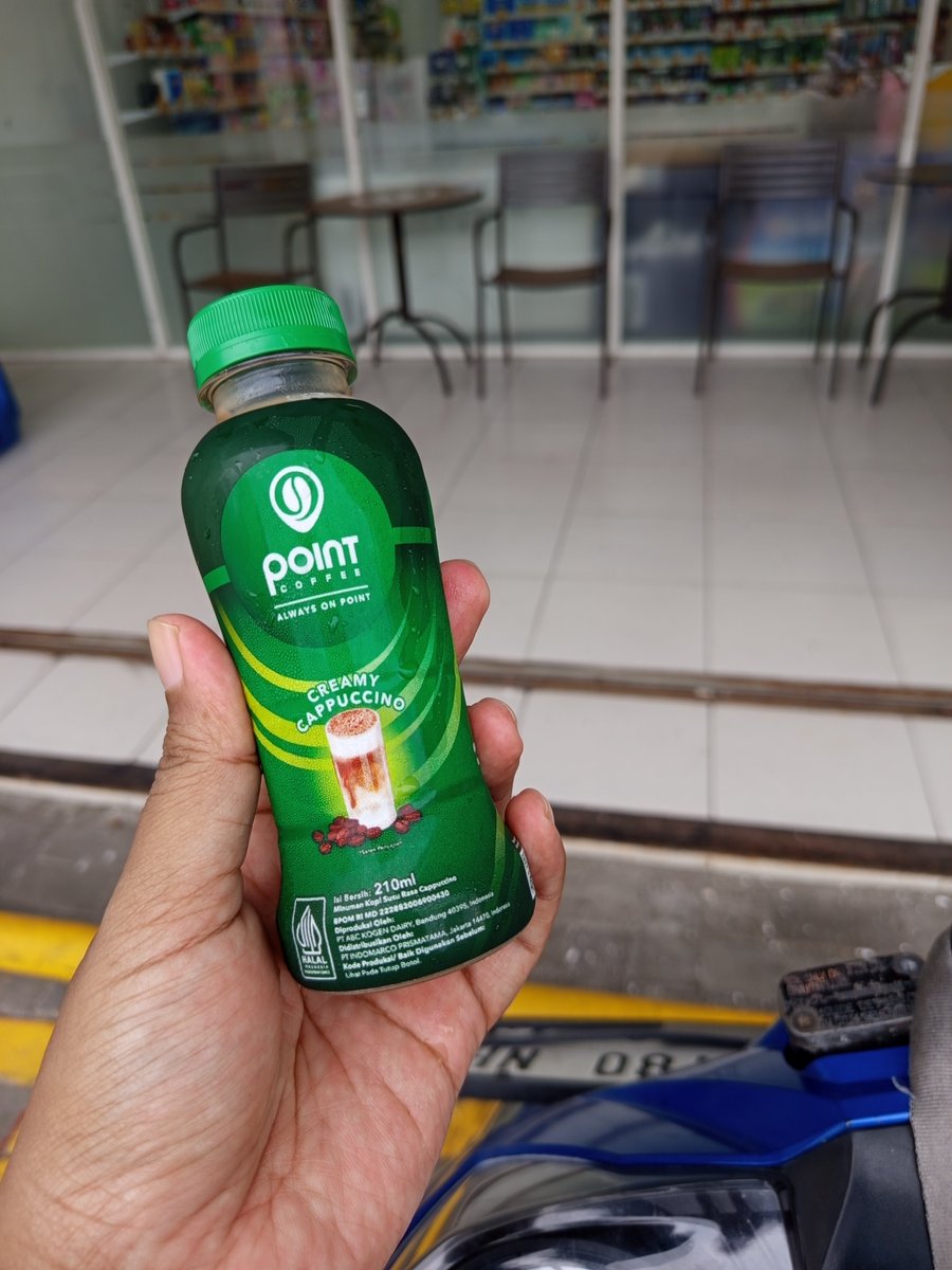 Pagi2 hbs anjela maksud hati pgn kyk orang2 bengong di kursi indomaret sambil ngopi botolan, apa daya malah kebelet pipis + dititipin beli roti tawar, yaaah jadi cabut pulang aja lah 😅