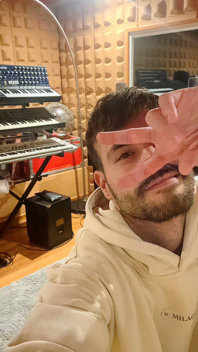 Comenzamos a preparar el futuro…
Con ganas de crear NUEVA MÚSICA
 y que todo vuelva a empezar! 💙🙏🏽
#NuevaMúsica 
#Yassssss