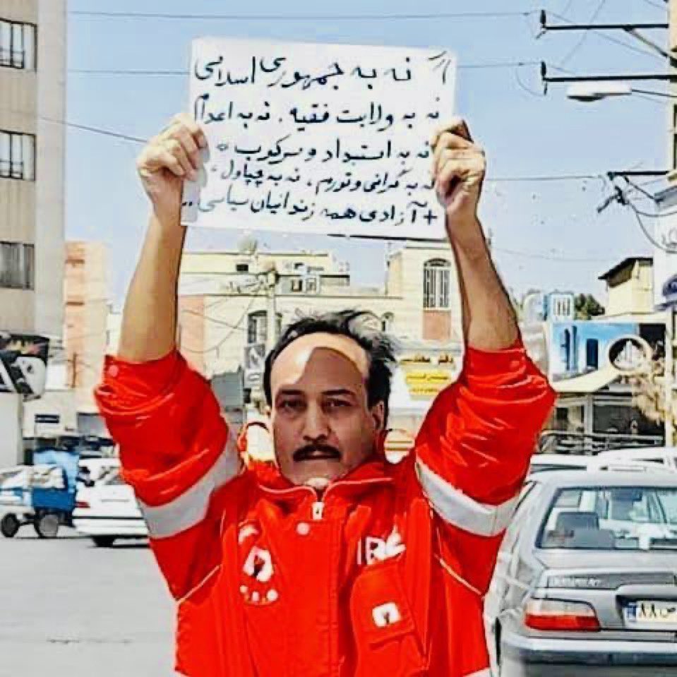 بیست روز از اعتصاب غذای «زرتشت» گذشته.
جمله‌ی خودش بهترین بیانگرِ وضعیتشه: «در زندان جز جانم سلاحی ندارم».
ما عزیزانمون رو تنها نمیذاریم
#زرتشت_احمدی_راغب 
#زندانیان_سیاسی