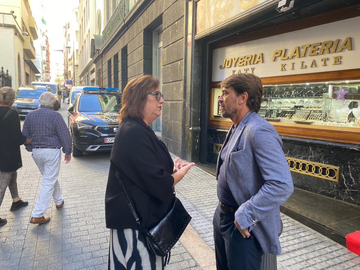 laradiocanaria's tweet image. 🟠 La presidenta de @asociacionascav, Doris Borrego, y el presidente de @Ashotel, Jorge Marichal, conversan mientras se debate en el @parcan la ley que regulará la vivienda vacacional en Canarias.

📻 #InformativosLRC
📡 rtvc.es/la-radio-canar…