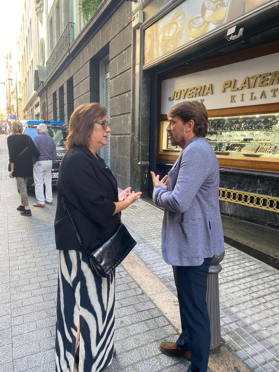 laradiocanaria's tweet image. 🟠 La presidenta de @asociacionascav, Doris Borrego, y el presidente de @Ashotel, Jorge Marichal, conversan mientras se debate en el @parcan la ley que regulará la vivienda vacacional en Canarias.

📻 #InformativosLRC
📡 rtvc.es/la-radio-canar…