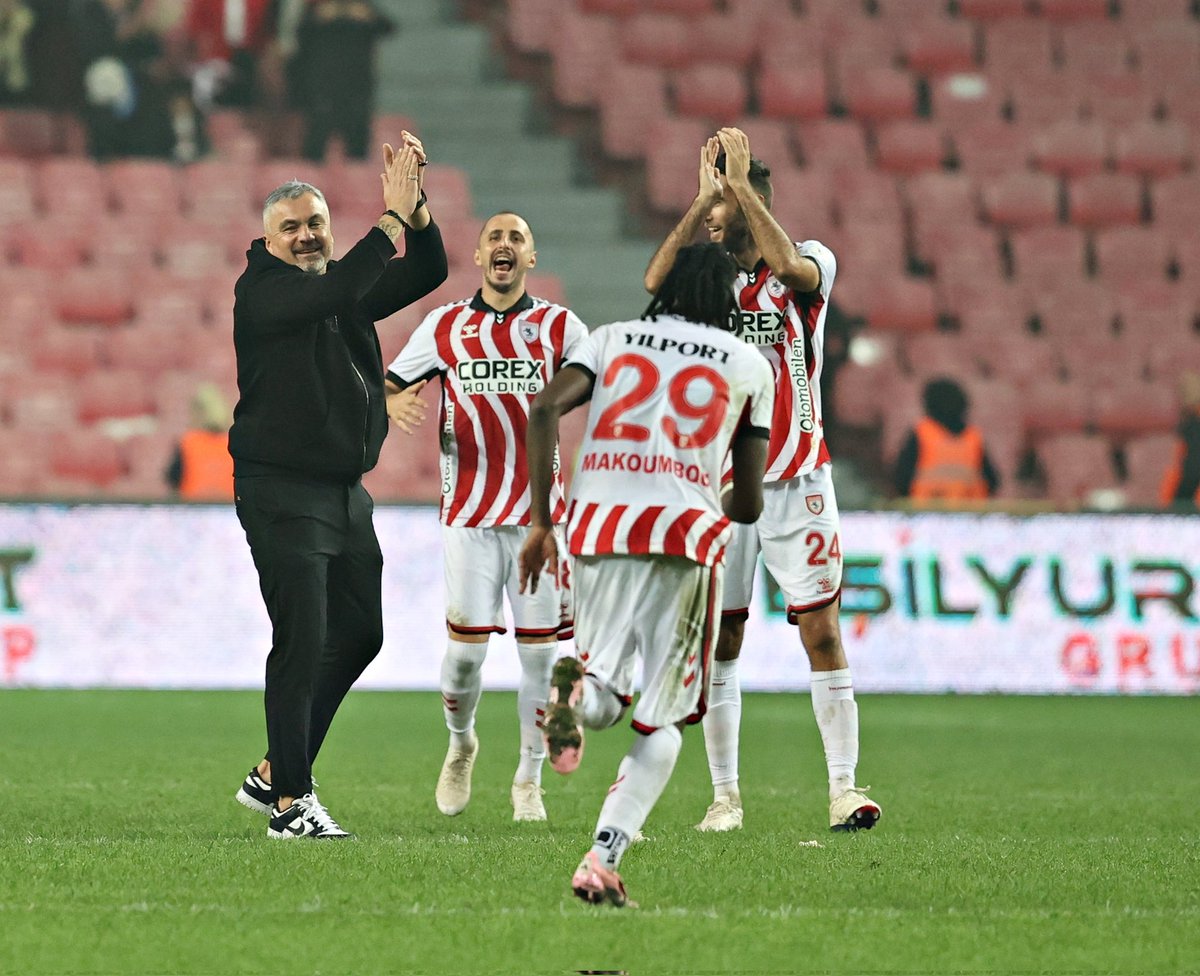 Samsunspor'a zarar vermek için bu tarz haberler daha çok düşecek. Bugün wolfsburg yarın beşiktaş.

Reis son ropörtajında "Bu takımın teknik direktörü olmaktan gurur duyuyorum." Dedi ve bunu sürekli dile getiriyor.

Hoca burada olmaktan çok mutlu.