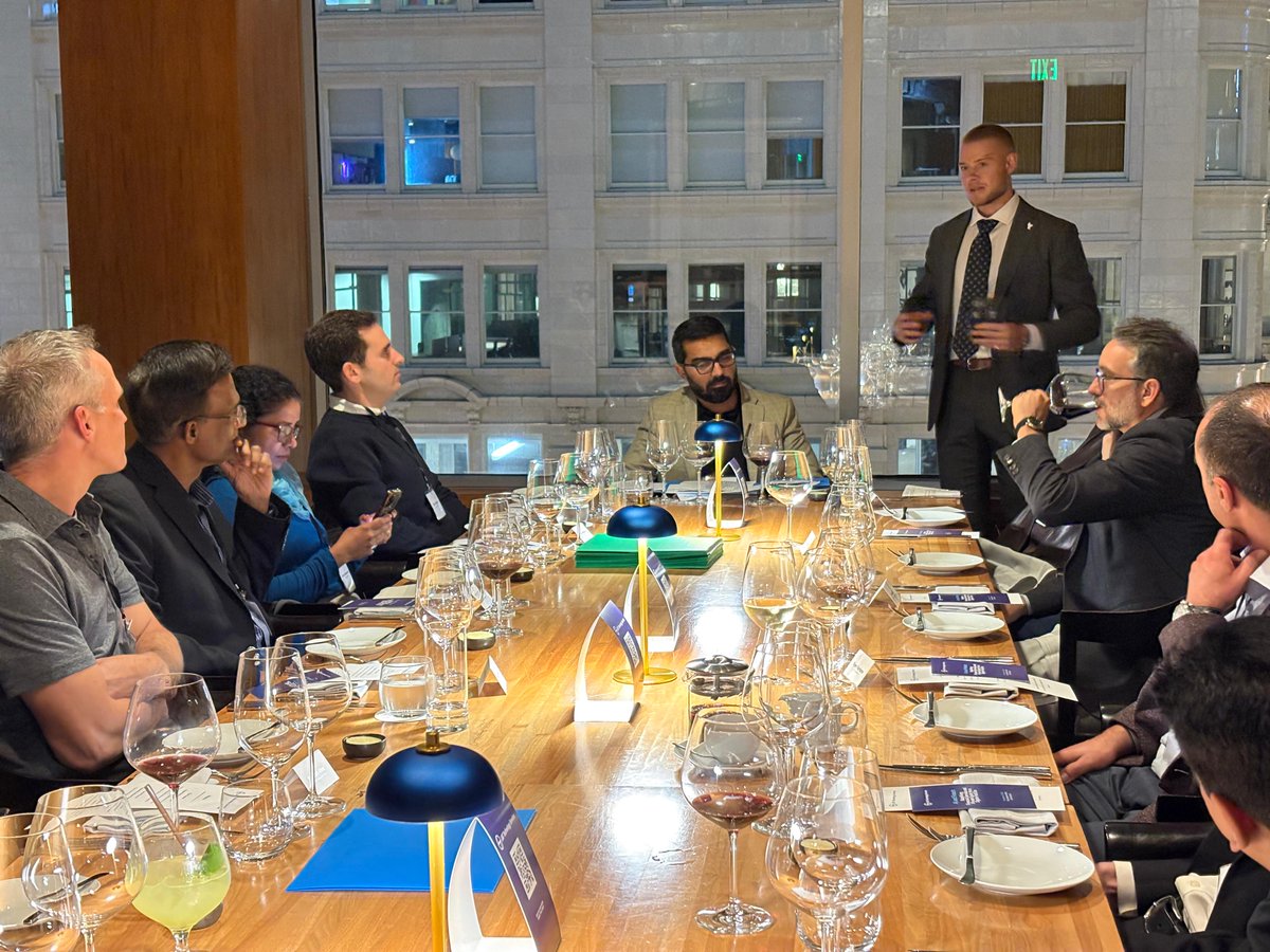 Intelliswift's tweet image. Last week, we hosted an exclusive roundtable in San Francisco to explore how AI is redefining financial services and private equity. An evening of powerful insights, collaboration, and innovation. 🤖

A big thank you to everyone who joined us. 🤝

#AI #Fintech #FinancialServices