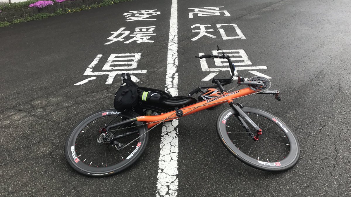 元々はチューブラーのディープ使用 60㍉で1380㌘と軽量 嵩張るスペアと