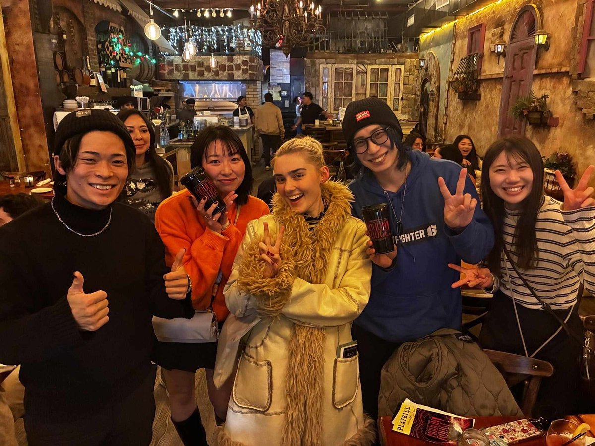 ブロードウェイも予約確定してたのに
システムエラーで入れなくって
とことんついてなかったけど
まさかの行く予定だったブロードウェイのInstagram200万人越の女優さんと会えて
ここまでついてなかったこと
全て回収された気がする🫢💓
 #ニューヨーク  
 #ブロードウェイ
 #メグ・ドネリー