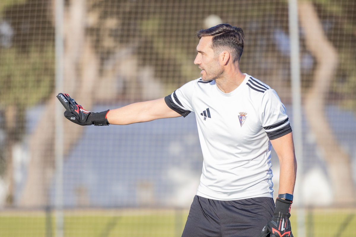 🔒 𝑨𝒑𝒓𝒆𝒏𝒅𝒊𝒆𝒏𝒅𝒐 𝒅𝒆𝒍 𝒎𝒆𝒋𝒐𝒓.

🧤 Los guardametas del #CDSFútbolBase realizaron un entrenamiento de tecnificación con Ismael Falcón, preparador de porteros del primer equipo. 

#CDSanFernando1940