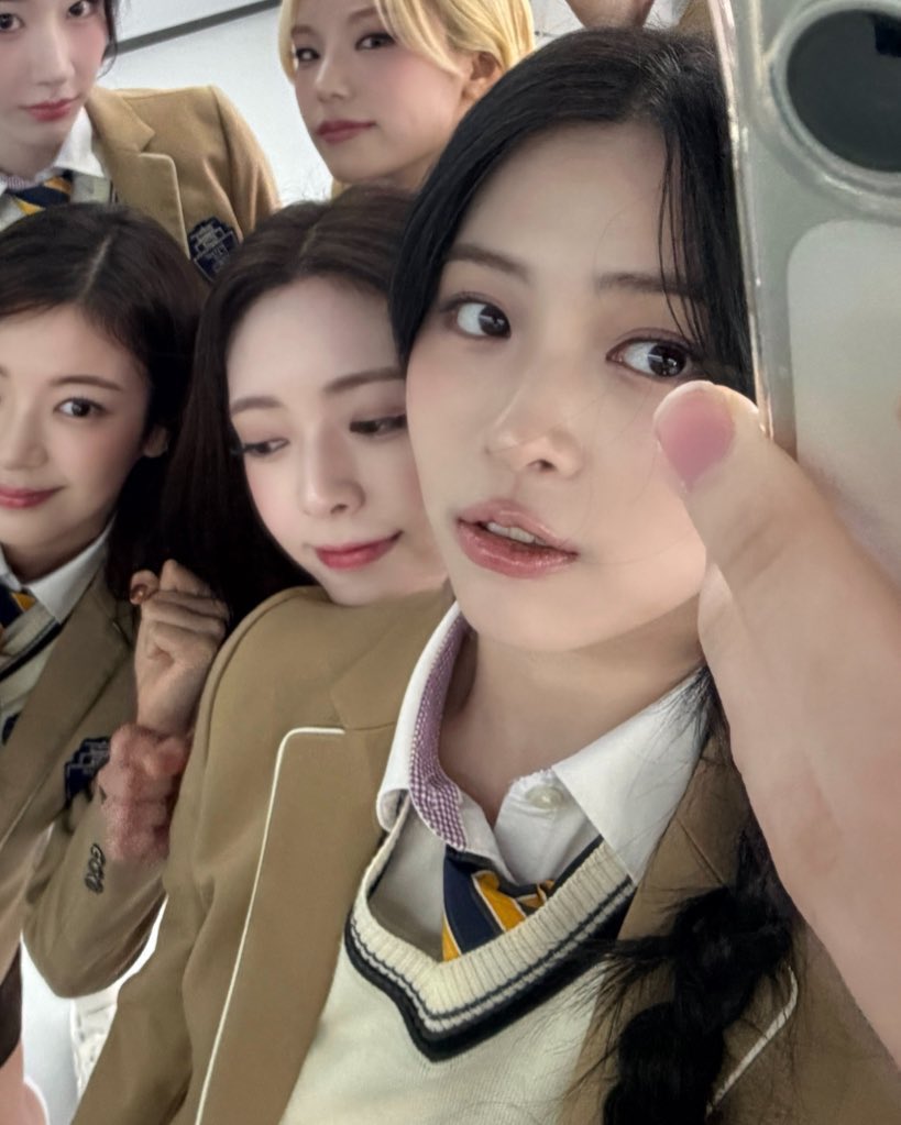 129417_'s tweet photo. 쌤들 너무 무리하진 마세요...💕 https://t.co/UljV2fseh6