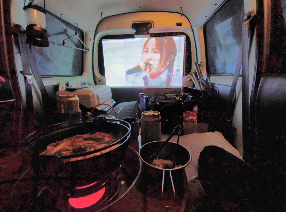 今日の車中泊はLIVE鑑賞しながら鍋です🍲
ポタ電大活躍！