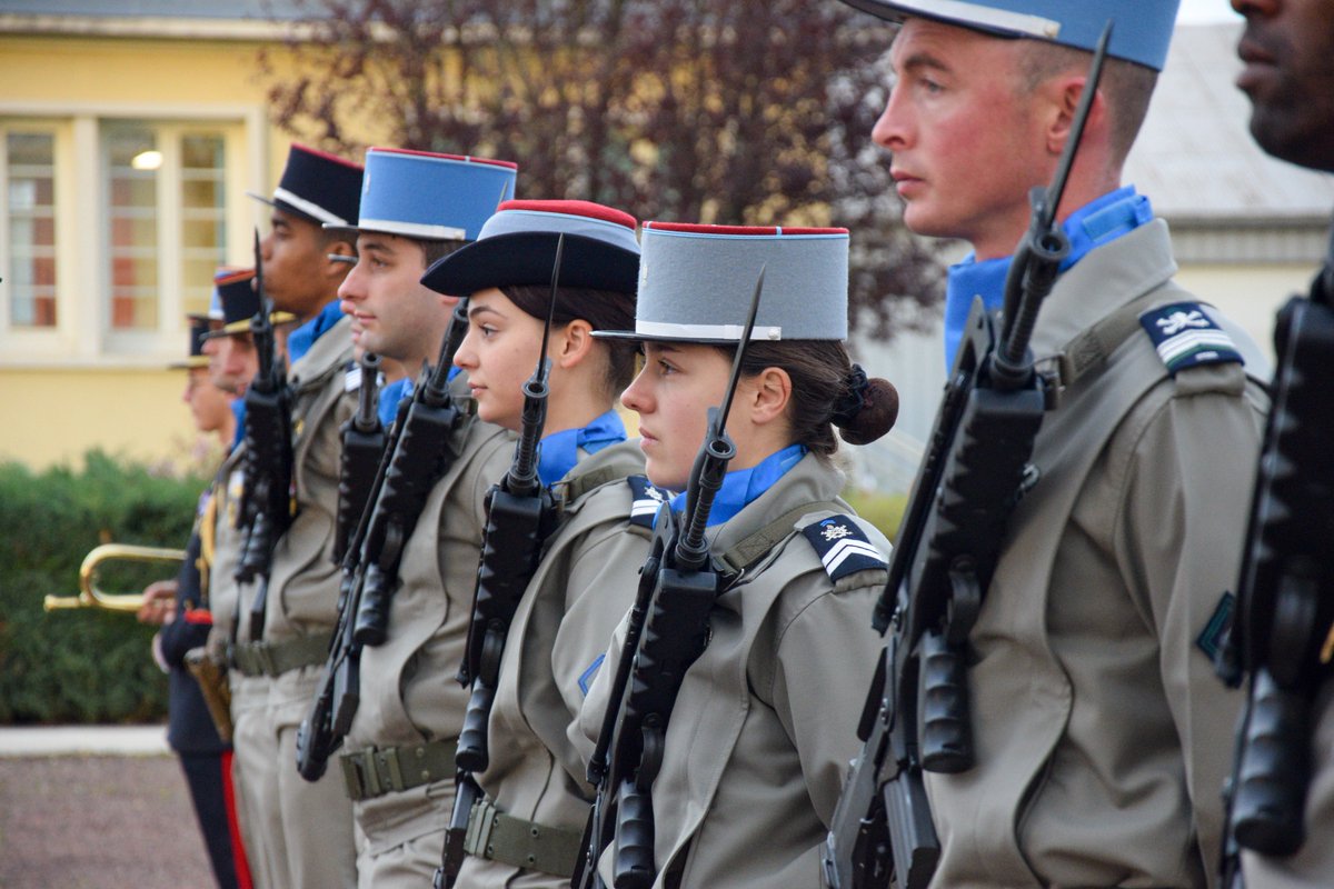 14eBsmat's tweet image. 📍 Le directeur du #SMITer en visite de commandement à la 14e #BSMAT.

Objectif : faire un point sur les avancées des travaux des référents constituants.

🔧 Trois sites : Bruz, Nouâtre, Poitiers.

Une visite riche en échanges techniques et humains !

#ArméeDeTerre #Maintenance