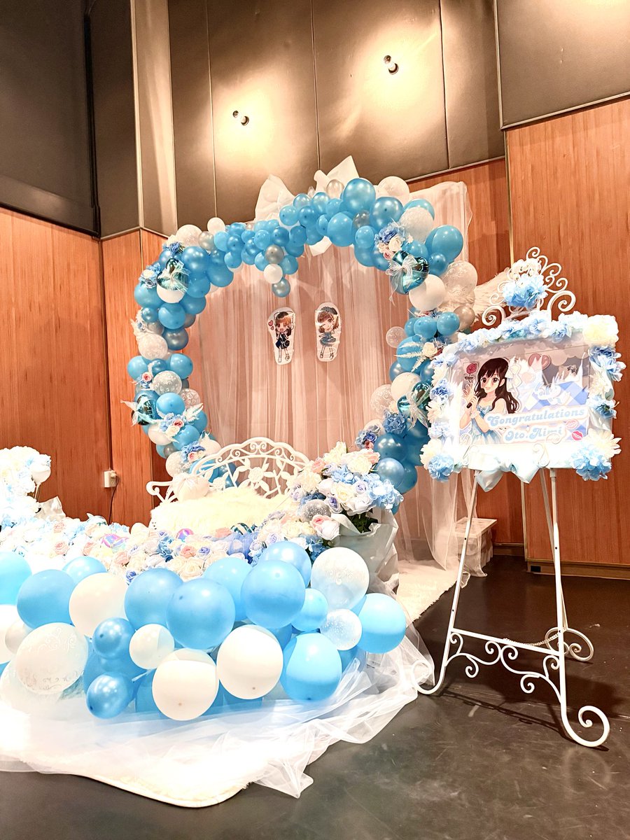 hana_akari8756's tweet image. 卒業公演にてフラワーアレンジメント、バルーンを納品致しました。大切で特別な日にご注文を任せていただき誠にありがとうございました！
#はなあかり #バルスタ #mydresscode #メン地下  #フラワースタンド #フラスタ
#楽屋花　#卒業　#マイドレ　#水色　#アイドル　#花屋　#フラワーショップ