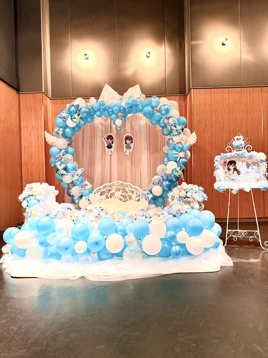 hana_akari8756's tweet image. 卒業公演にてフラワーアレンジメント、バルーンを納品致しました。大切で特別な日にご注文を任せていただき誠にありがとうございました！
#はなあかり #バルスタ #mydresscode #メン地下  #フラワースタンド #フラスタ
#楽屋花　#卒業　#マイドレ　#水色　#アイドル　#花屋　#フラワーショップ