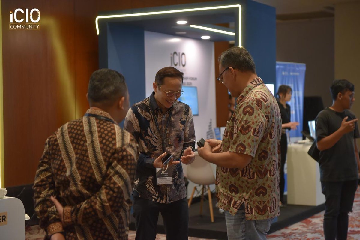 OceanBaseDB's tweet image. Honored to join the #iCIO Conference &amp;amp; Awards in Jakarta! 🇮🇩 
Our team shared how #OceanBase helps CIOs cut data infra costs without sacrificing resilience &amp;amp; gain better operational insights. 📊 
Great event, thanks @iCIOCommunity &amp;amp; @bisnisindgroup!