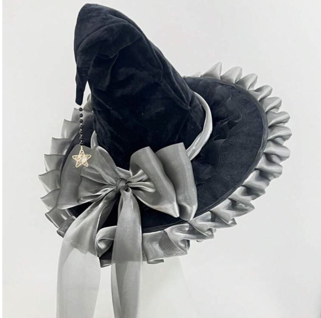 メルカリとSHEINなんですがこの2つ組み合わせて黄金色のウィッグを被れ