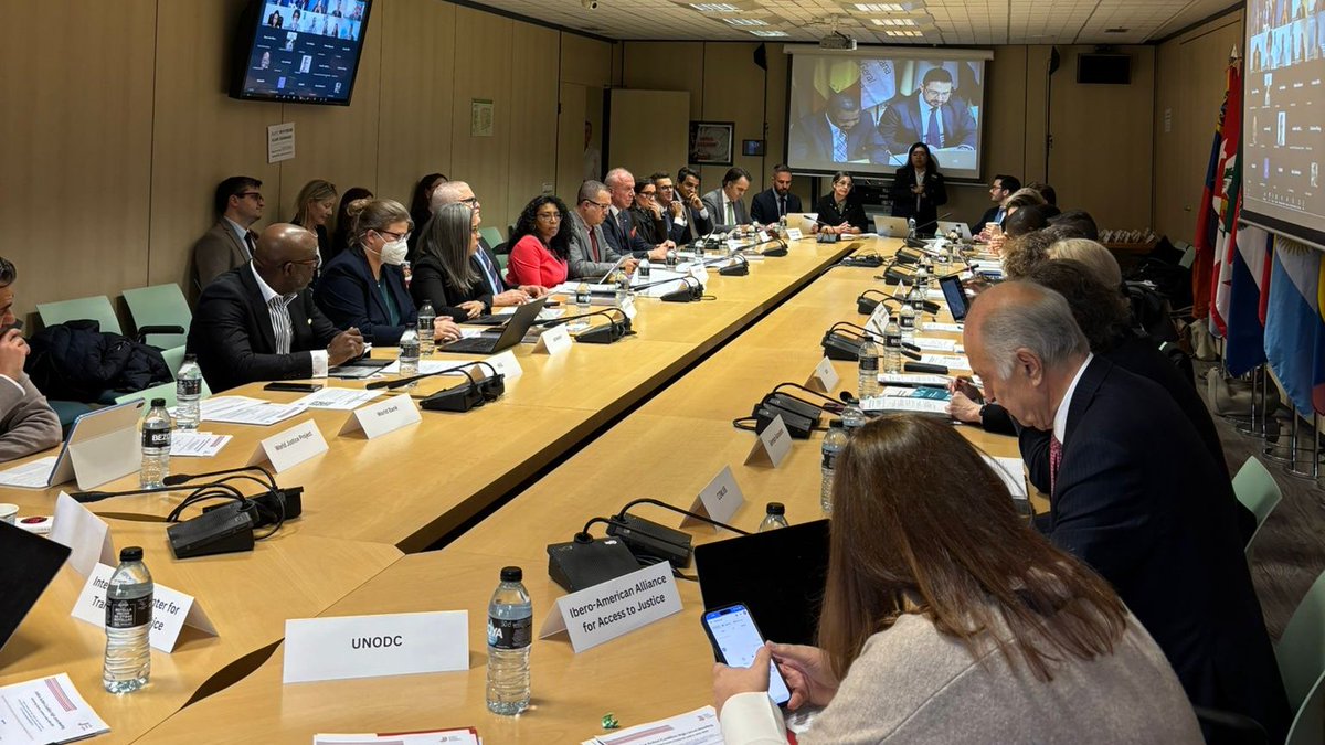 <a href="/EnriquegilbGil/">Enrique Gil Botero</a> <a href="/PathfindersJI/">PathfindersJI</a> <a href="/UNDP/">UN Development</a> <a href="/WorldBank/">World Bank</a> <a href="/ocdeenespanol/">OCDE ➡️ Mejores Políticas para una Vida Mejor</a> O encontro reuniu autoridades de justiça e organismos internacionais para definir o roteiro 2026–2030 rumo a uma justiça centrada nas pessoas, com delegações de: 🇨🇦 🇨🇷 🇩🇴 🇫🇷 🇩🇪 🇮🇩 🇽🇰 🇱🇷 🇳🇱 🇸🇹 🇸🇱 e parceiros como <a href="/theICTJ/">ICTJ</a>  e <a href="/tdh_de/">Terre des Hommes</a> , entre outros.