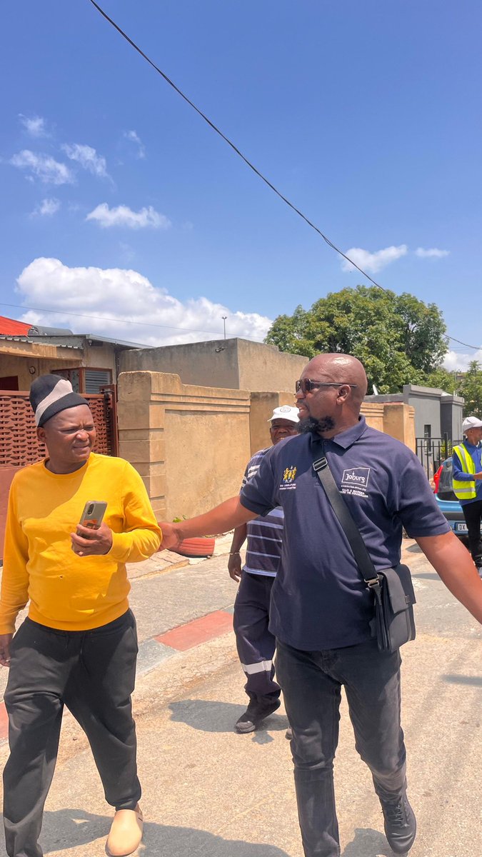 COCmarema's tweet photo. Community Walkabout
This morning, I conducted a walkabout from 10:00 AM in the following areas:
• 13th Avenue: From Florence Mophosho Street to Richard Baloyi Street
• 14th Avenue:  Mophosho Street to Sam Buti North
• 16th Avenue:  Mophosho Street to Sam Buti Street https://t.co/Xhjtshg4Nc