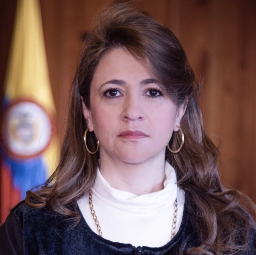 Eclides3's tweet image. Conociendo los antecedentes del esposo de  Cristina Lombana, la forma como llegó a ocupar el cargo de Magistrada y los fallos proferidos en favor de la extrema derecha, usted cree que debe mantenerse en el cargo?