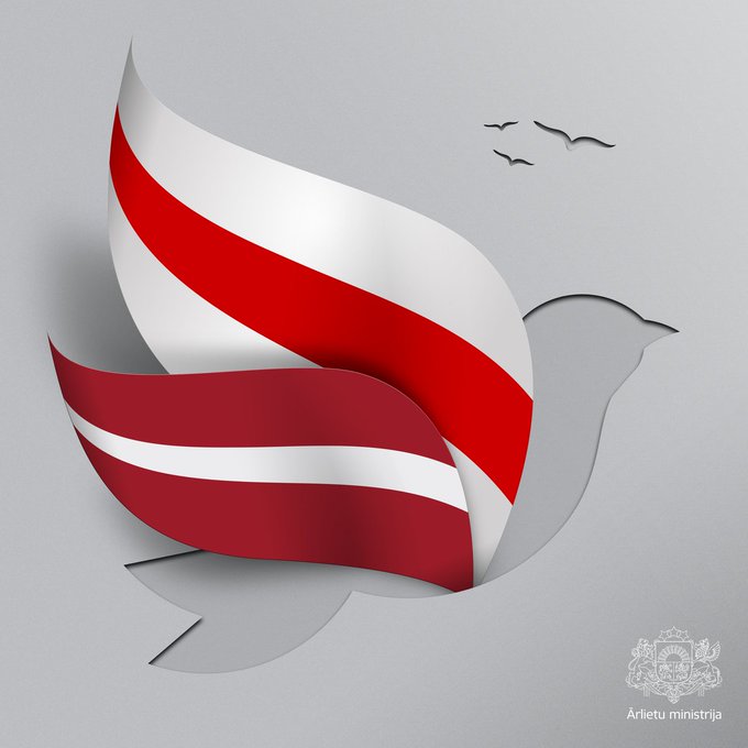 Arlietas's tweet photo. Šodien, starptautiskajā Solidaritātes dienā ar Baltkrieviju, mēs godinām to Baltkrievijas iedzīvotāju izturību un drosmi, kuri iestājas par brīvu un demokrātisku Baltkrieviju, neskatoties uz nepārtrauktām represijām. Latvija vēlreiz apliecina pilnīgu atbalstu šiem centieniem. Visi politieslodzītie ir jāatbrīvo! #FreeBelarus