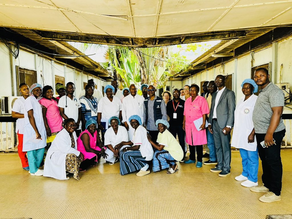 OMSCentrafrique's tweet image. 👩🏾‍⚕️👨🏾‍⚕️ 34 personnels de santé — pédiatres, cliniciens et majors du CHUP de #Bangui 🇨🇫, renforcent leurs compétences sur la surveillance des #PFA et maladies évitables par la #vaccination 💉.

Avec l’appui de @WHO, ils affinent la #détection, la #notification et la #réponse rapide.