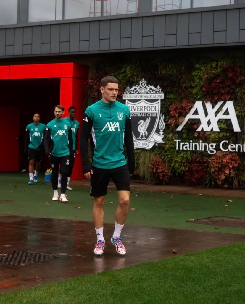 عزيز tweet media