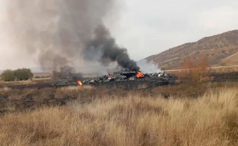 Gürcistan topraklarına düşen uçağımız, 8 Kasım’da Bakü’de askeri geçit törenine katılan  F-16 uçaklarımıza teknik destek sağlamak için o topraklardaydı. Askerlerimiz  o görevlerini tamamlamış geri dönüş yoluna geçmişlerdi. 

Ve o kaza meydana geldi. 

Uçağın içinde sadece F-16