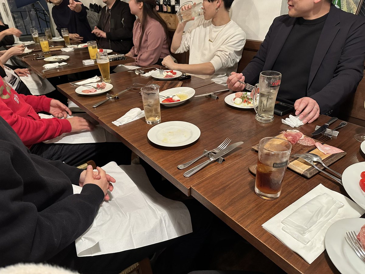 今日はSEEDER全社員でのごはん会でした🩷
普段リモート多めだったりで全員で顔を合わせて話せる機会がたまになので、
それぞれの近況報告したりして楽しかったなぁ。
たまにはやっぱりこういう時間大事ですね！